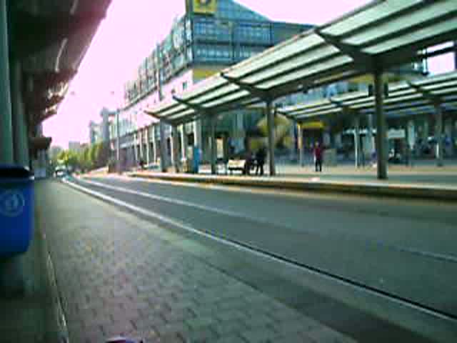 Das Foto zeigt einen MAN Lions City der gerade die Haltestelle Saarbrcken Hauptbahnhof anfhrt. Die Aufnahme des Video war am 19.08.2010.