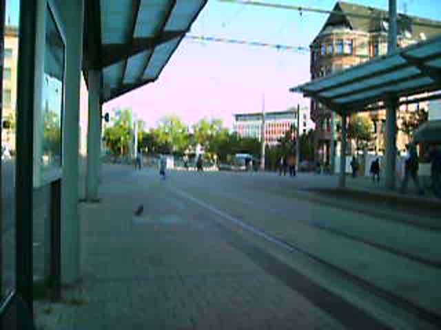 Das Video zeigt einen MAN Gelenkbus ( Erdgas) am Hauptbahnhof in Saarbrcken. Das Video wurde am 25.09.2009 aufgenommen.
