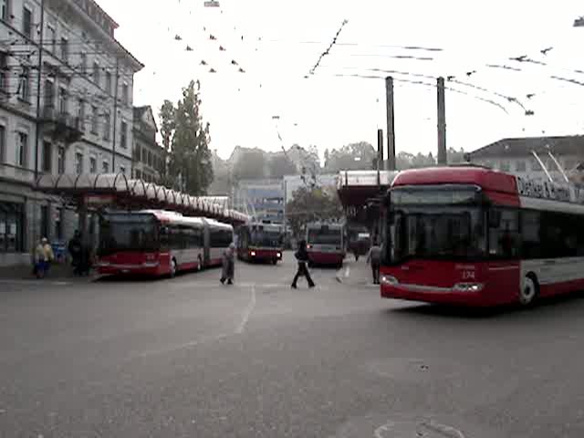 Ein Solaris Bus verlsst den Bahnhof Winterthur.