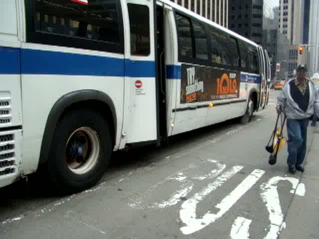 M6 nach South Ferry in Manhattan. Aufgenommen am 12.04.08 - GMC-RTS (Rapid Transit Series)