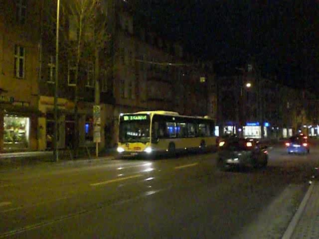 Mercedes-Citaro auf der Linie 164 nach S-Bahnhof Kaulsdorf an der Haltestelle Bahnhofstrae/Seelenbinderstrae.(26.2.2010)