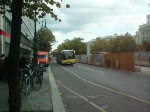 Ein Bus der BVG am 2.10.08 auf der Strae  Unter den Linden  :
