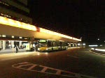 Ein Solaris-Gelenkbus auf der Linie X9 und noch ein zweiter auf der Linie TXL am Flughafen Tegel.