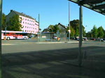 Dieses Video zeigt einen ankommenden Citaro der Firma Baron Reisen, und einen Citaro der Firma Saarbahn und Bus. Der Bus trgt Werbung vom Saarland Museum. Das Video wurde am 25.09.2009 aufgenommen.