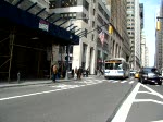 new-york-city-mta/118/ein-orion-7-bus-auf-der Ein Orion 7 Bus auf der Linie M1 an der Wall Street, Fahrtrichtung South Ferry Manhattan. Aufgenommen am 08.04.08
