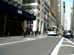 Ein Orion 7 Bus auf der Linie M1 an der Wall Street, Fahrtrichtung South Ferry Manhattan.