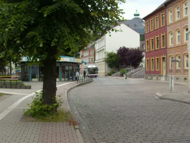 BLK-V1003, ein MAN Lion´s City, kommt am 05.06.2009 aus Richtung Langendorf - Sdring als Linie 9 auf dem Busbahnhof in Weienfels an und fhrt weiter zur Abfahrtshaltestelle seiner nchsten Tour.