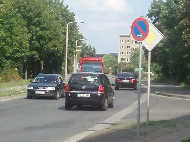 Bus 253 ist am 23.08.08 in Cottbus-Strbitz unterwegs .
