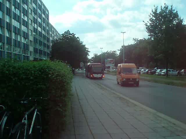 Bus 273 ist am 23.08.08 in Cottbus-Strbitz unterwegs .