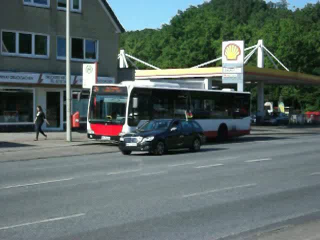 Citaro(Facelift) der Hochbahn mit der Nummer 2804 auf der Linie 24 in Richtung Niendorf Markt bei der Ausfahrt aus der Haltestelle Stadtbahnstr. Das gehupe kommt daher da Deutschland wenige Minuten zuvor England mit 4:1 bei der WM geschlagen hat.