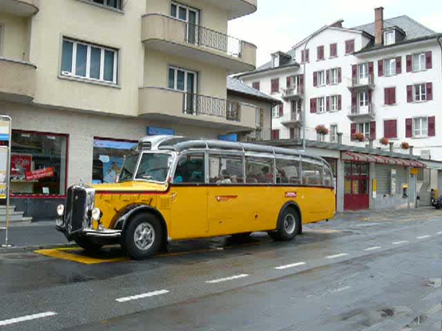 Diesen Oldtimer habe ich bei der Abfahrt in Brig am 01.08.08 gefilmt, in der Hoffnung das er das Posthorn noch erklingen lsst, was er dann zum Glck auch tat. 