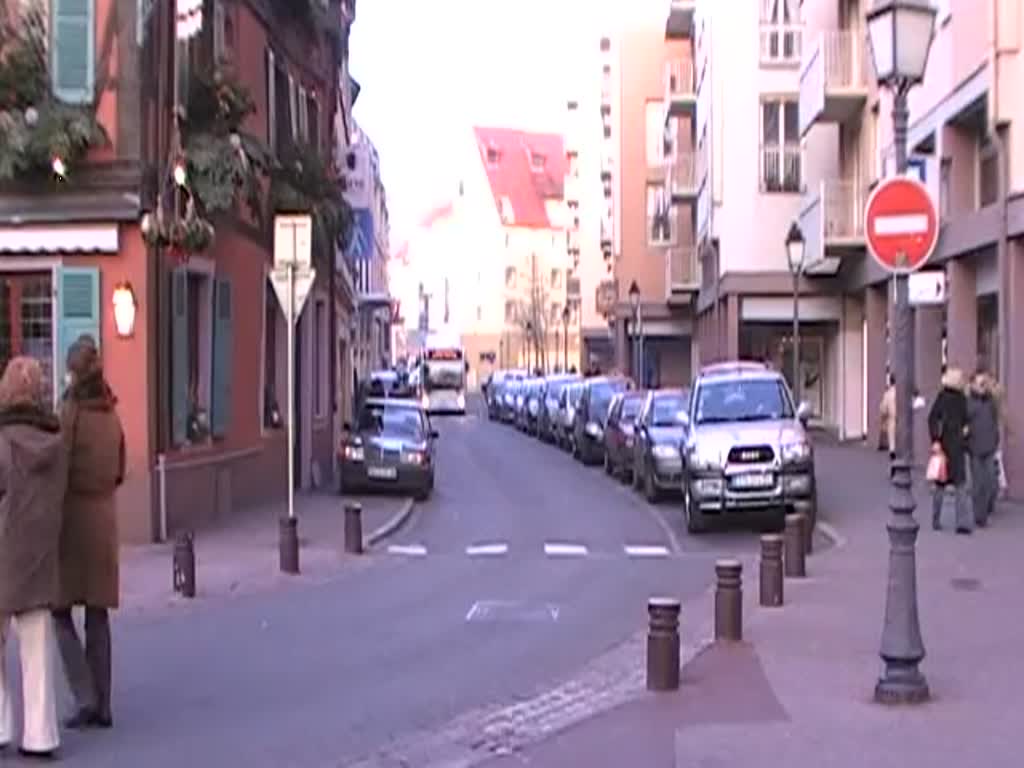 Ein CNG getriebene Citaro I kommt an den Unterlindenplatz in Colmar am 21/12/07.