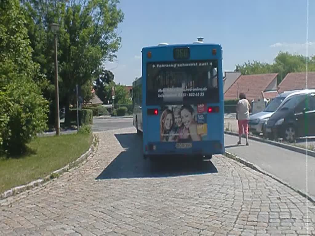 Ein Gelenkbus der RVD Dresden verlsst Bannewitz in Richtung Dresden
'Die neue Drhnung!'
