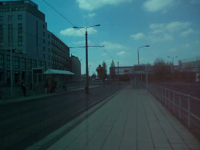 Ein Leo-Reisen Bus am 27.04.08 am Bahnhof .