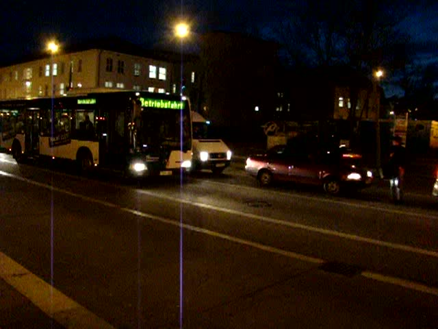 Ein Mercedes Benz Citaro der VIP und MAN Niederflurbus der HVG am Potsdamer Hauptbahnhof. Aufgenommen am 26.11.2007