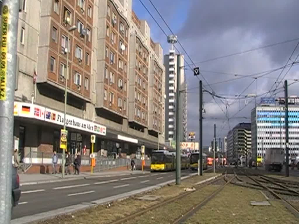 Flughafen-Express (TXL), bedient von einem Solaris-Bus, am 25.2.2012 in der Karl-Liebknecht-Strae in Berlin.