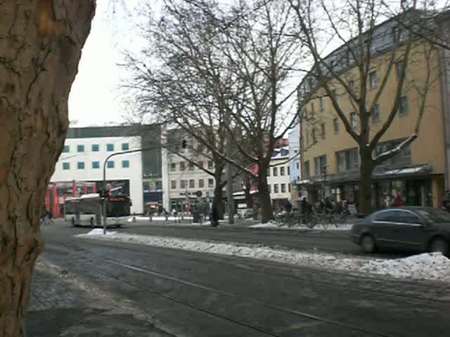 MAN-Eindecker auf der Linie 16 nach Mhltal an der Haltestelle Stadtzentrum.(17.2.2010)