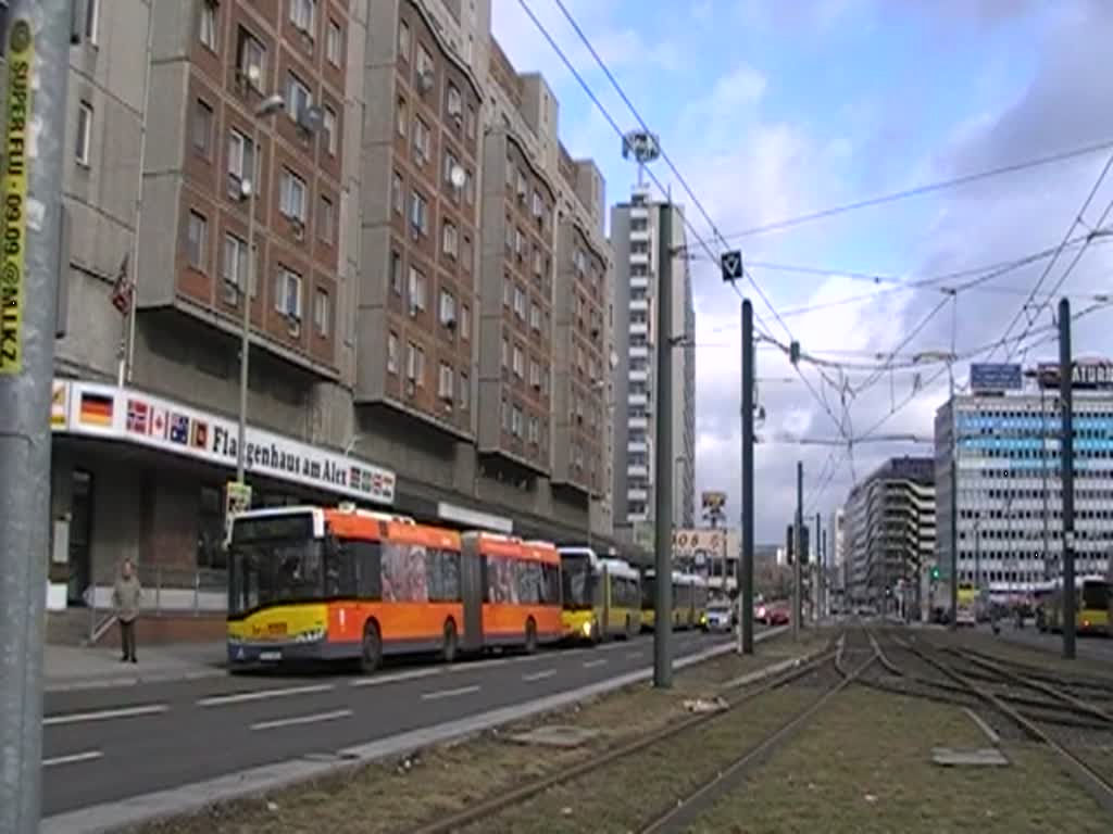 MAN-Gelenkbus bei der Abfahrt vom Bhf Alexanderplatz. 25.2.2012