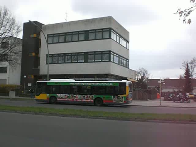 Mercedes-Citaro auf der Linie X76 nach Nahariyastrae an der Haltestelle Lichtenrader Damm/Barnetstrae.(6.4.2010)