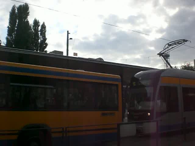 Mercedes-Gelenkbus auf der Linie 73 nach Sommerfeld am Hauptbahnhof.(25.8.2010)