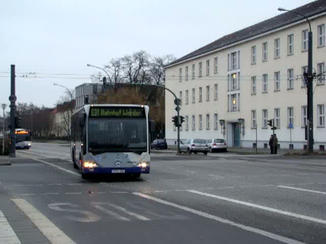 P:AV 536 auf dem Weg nach Werder (Havel) und im Hintergrund kommt der 601 nach Teltow angeflogen. Aufgenommen am 27.12.2007