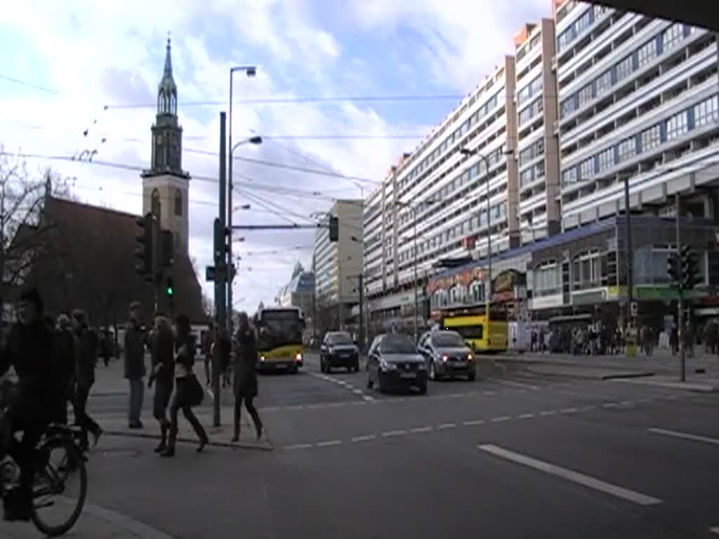 Solaris-Bus Linie TXL auf der Karl-Liebknecht-Strae, 25.2.2012