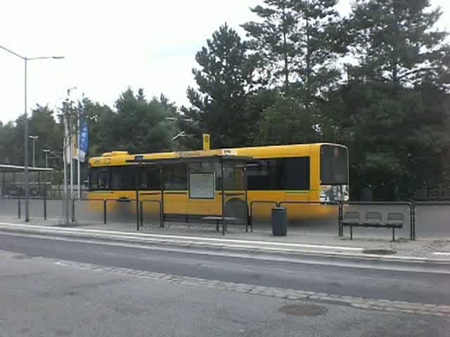 Solaris-Eindecker auf der Linie 80 nach Omsewitz am Bahnhof Klotzsche.(18.8.2010)