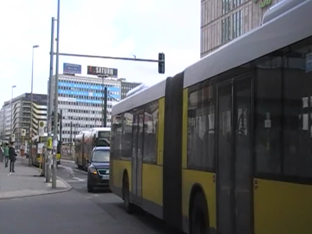 Solaris Urbino Gelenkbus als Ersatzverkehr auf der Tram-Linie M4 unterwegs. Karl-Liebknecht-Strae, Alexanderplatz Berlin, 25.2.2012