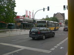 Mercedes-Gelenkbus auf der Linie 195 nach S-Bahnhof Marzahn am S-Bahnhof Mahlsdorf.(14.5.2010)