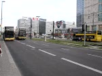 MAN Doppelstockbus mit Verliebt in Berlin Werbung. Aufgenommen am Berliner Alexanderplatz