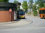 MB O405N1 der SBG mit der Nummer 8220 verlsst am 19.Juli 2010 die Haltestelle S Wilhelmsburg auf der Linie 156 nach Altenwerder, Alter Elbtunnel