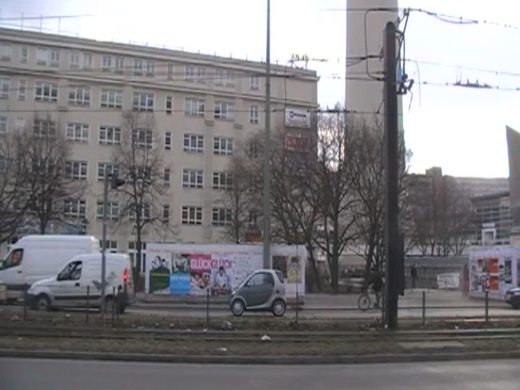 Zwei Doppeldecker begegnen sich - Karl-Liebknecht-Straße, Berlin, 25.2.2012
